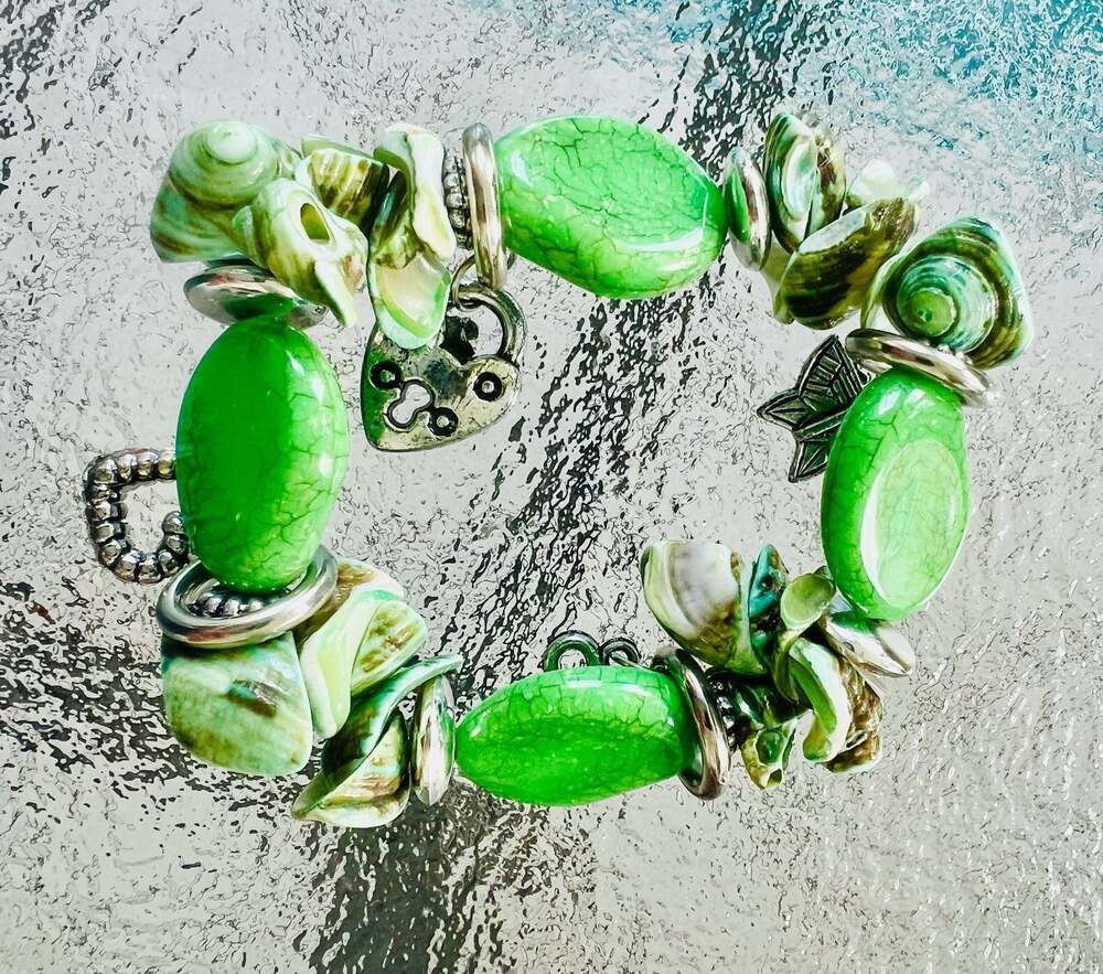 Set of Four Pristine Vintage 7" Coastal Bohemian Beach Style Stretchy Bracelets - Picture 6 of 6